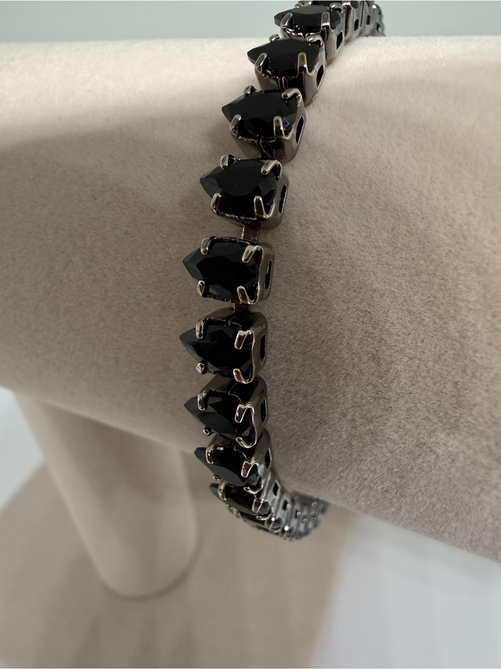Elegant Black Crystal Heart-Link Bracelet for Women